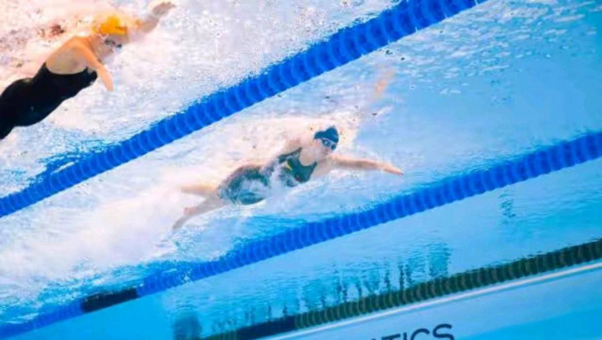 美妙瞬间：游泳女子米自由泳决赛精彩开赛