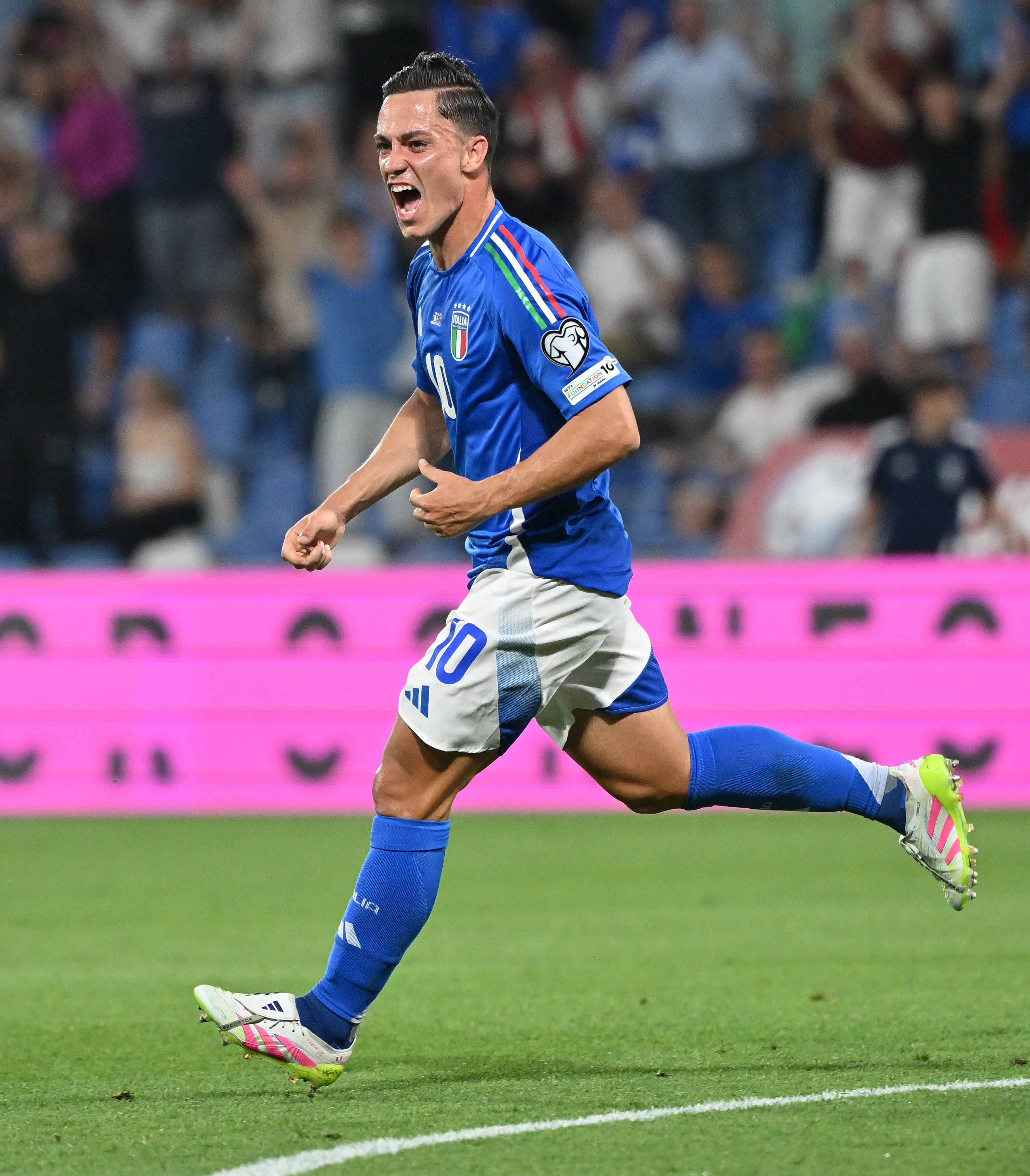 意大利中场球员转会至国外俱乐部