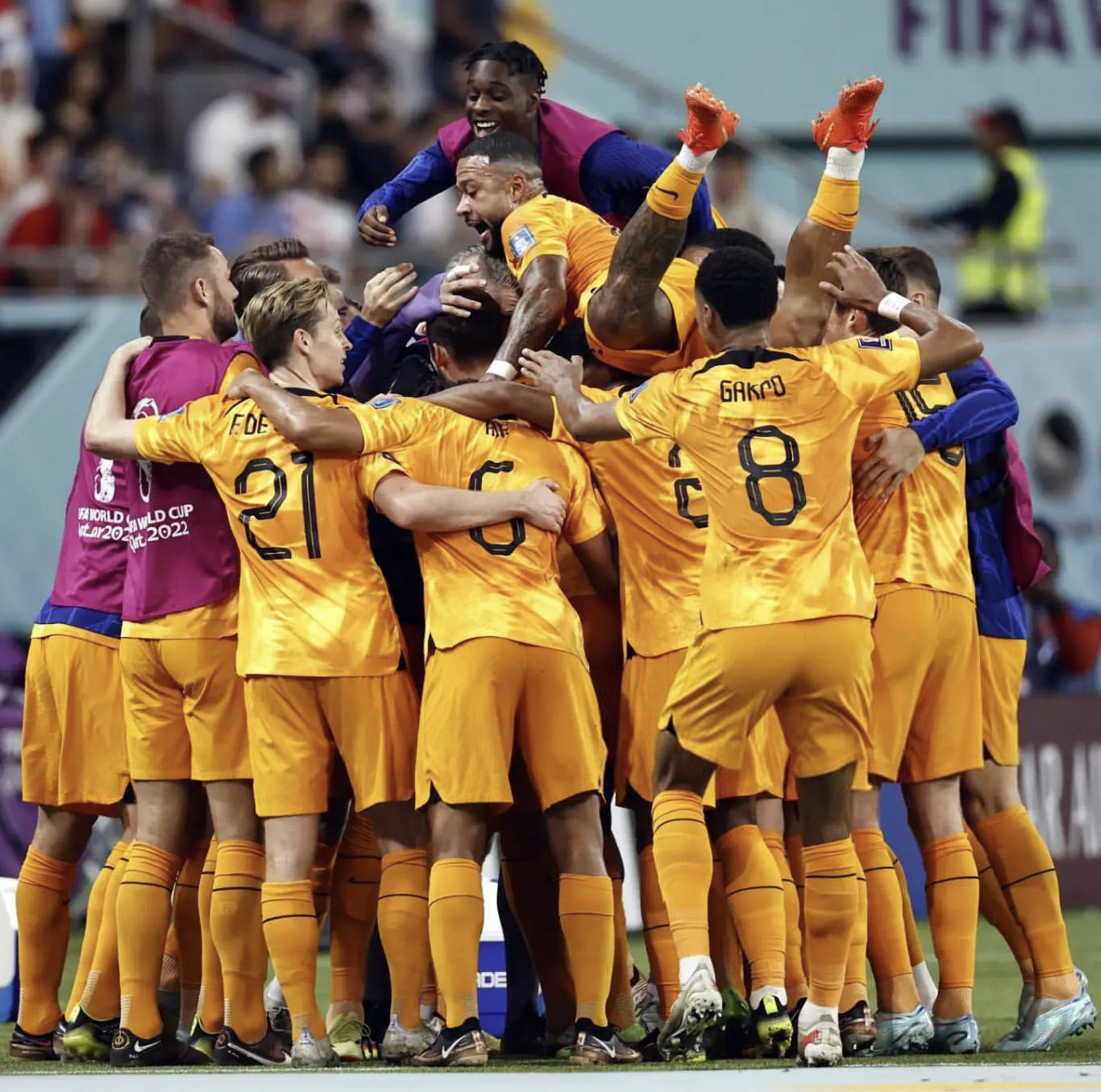 荷兰完胜曼联,佩德里扛起全队 荷兰完胜曼联,佩德里扛起全队