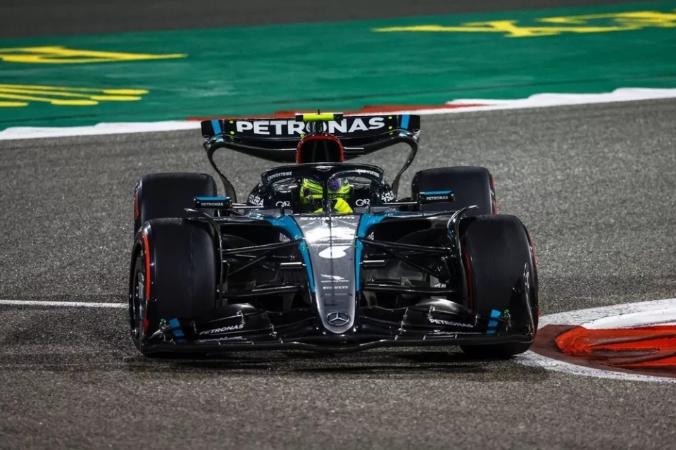 雷诺车队碾压梅赛德斯,汉密尔顿刷新纪录 雷诺车队碾压梅赛德斯,汉密尔顿刷新纪录