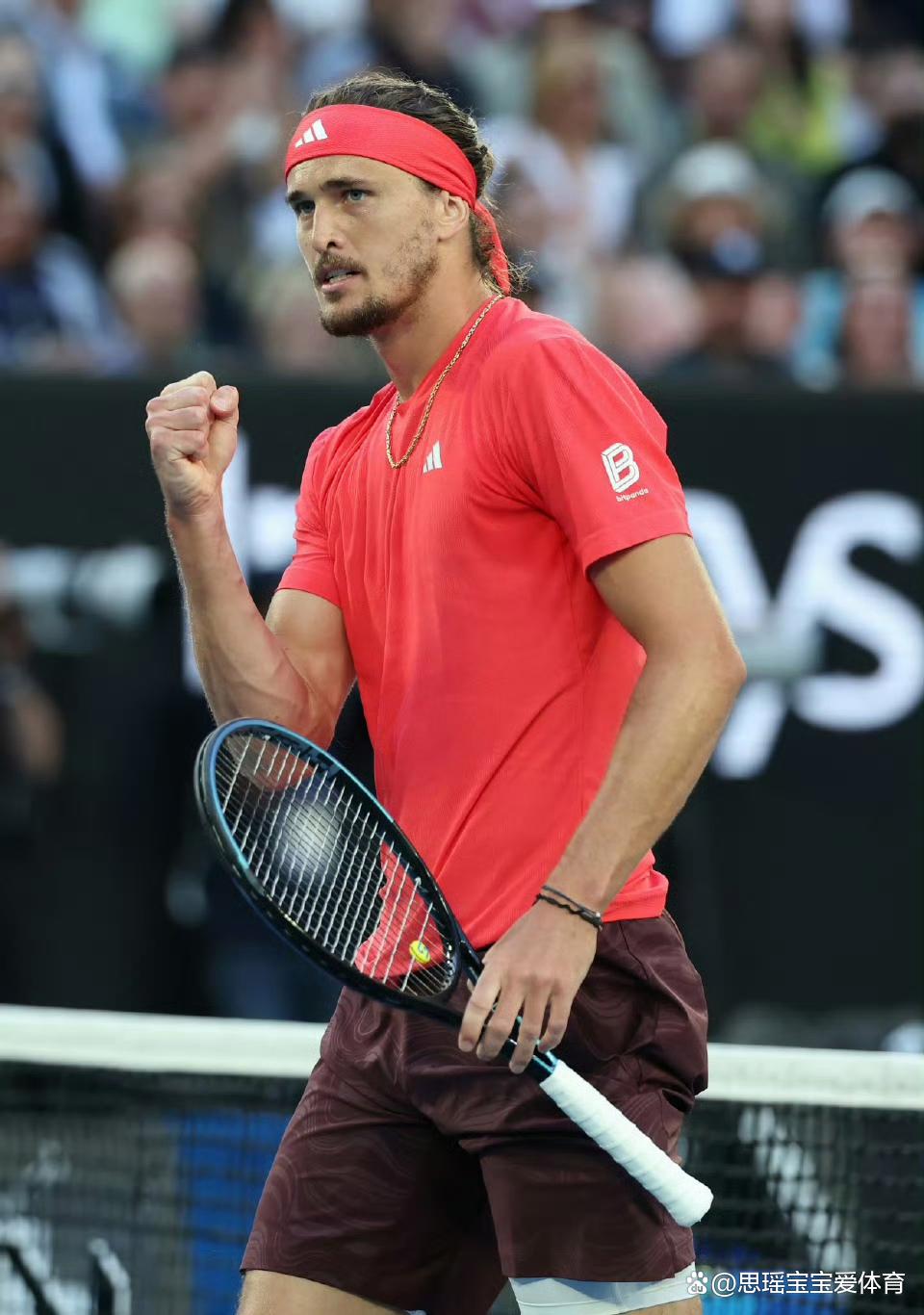 澳网逆转法网,兹维列夫点燃赛场 澳网逆转法网,兹维列夫点燃赛场