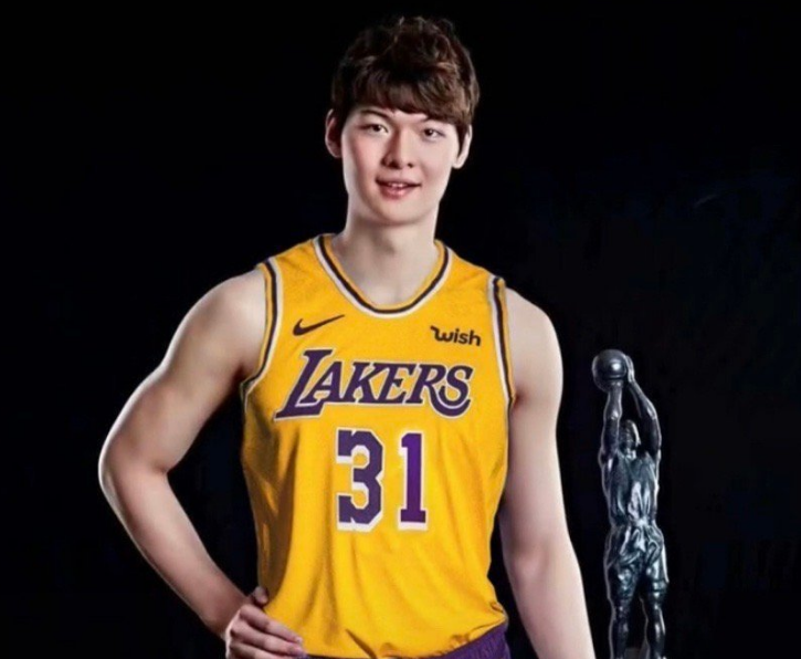 湖人险胜山西队,王哲林点燃赛场 湖人险胜山西队,王哲林点燃赛场