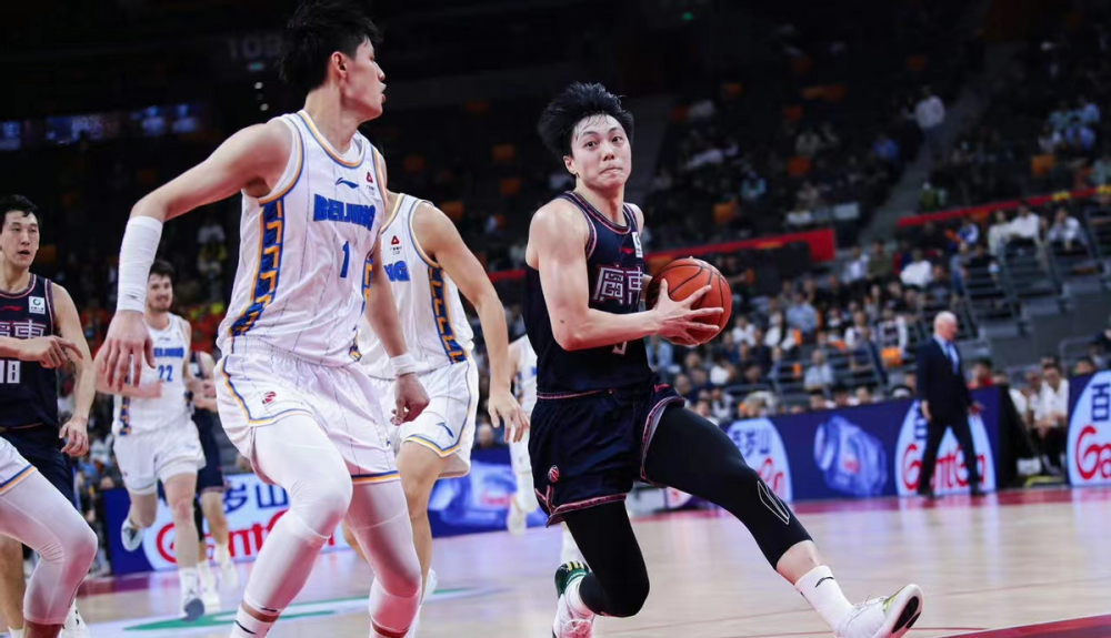 辽宁队完胜北京队,克莱刷新纪录 辽宁队完胜北京队,克莱刷新纪录