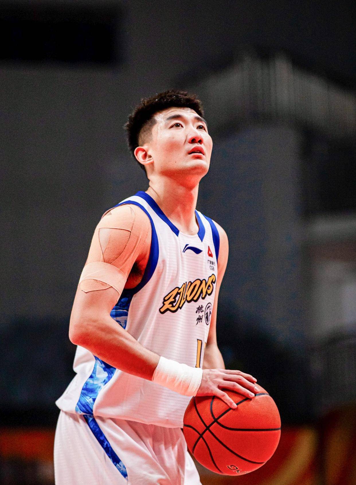 深圳队翻盘青岛队,孙铭徽带队取胜 深圳队翻盘青岛队,孙铭徽带队取胜