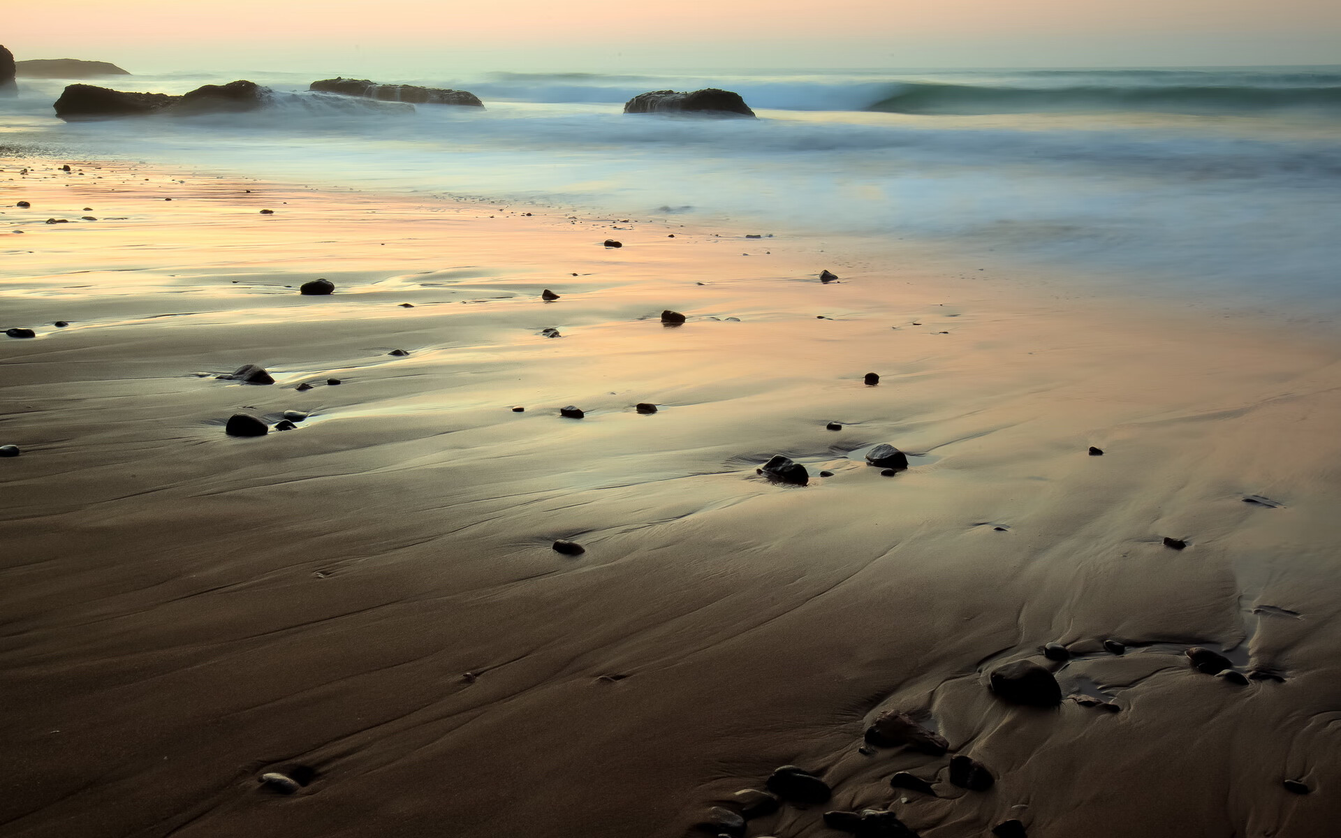 铁骑难破雄鹰盾,神兵天降定乾坤