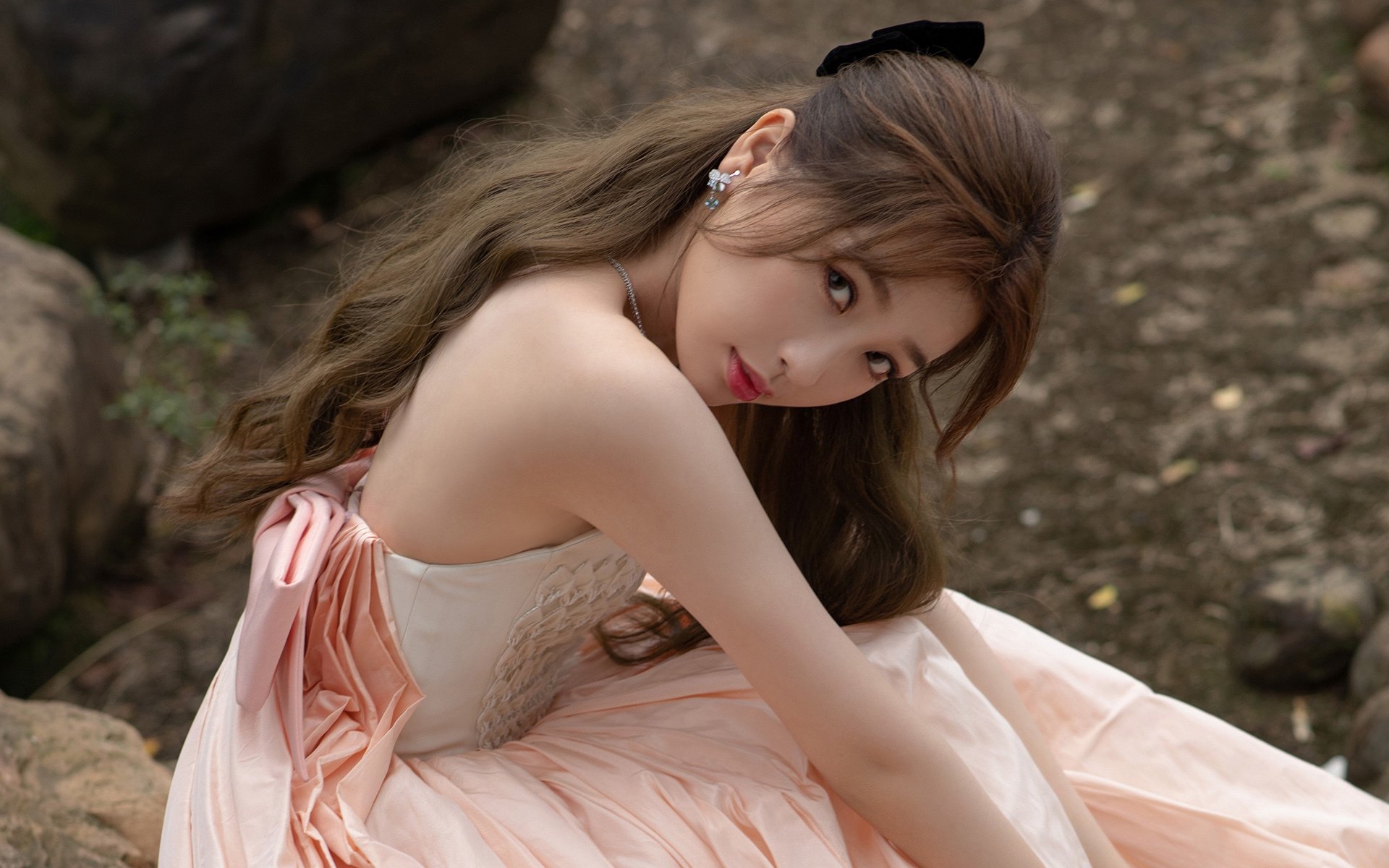 荷兰风暴席卷欧陆，德甲争冠焦点战与欧冠赛场上的橙色印记