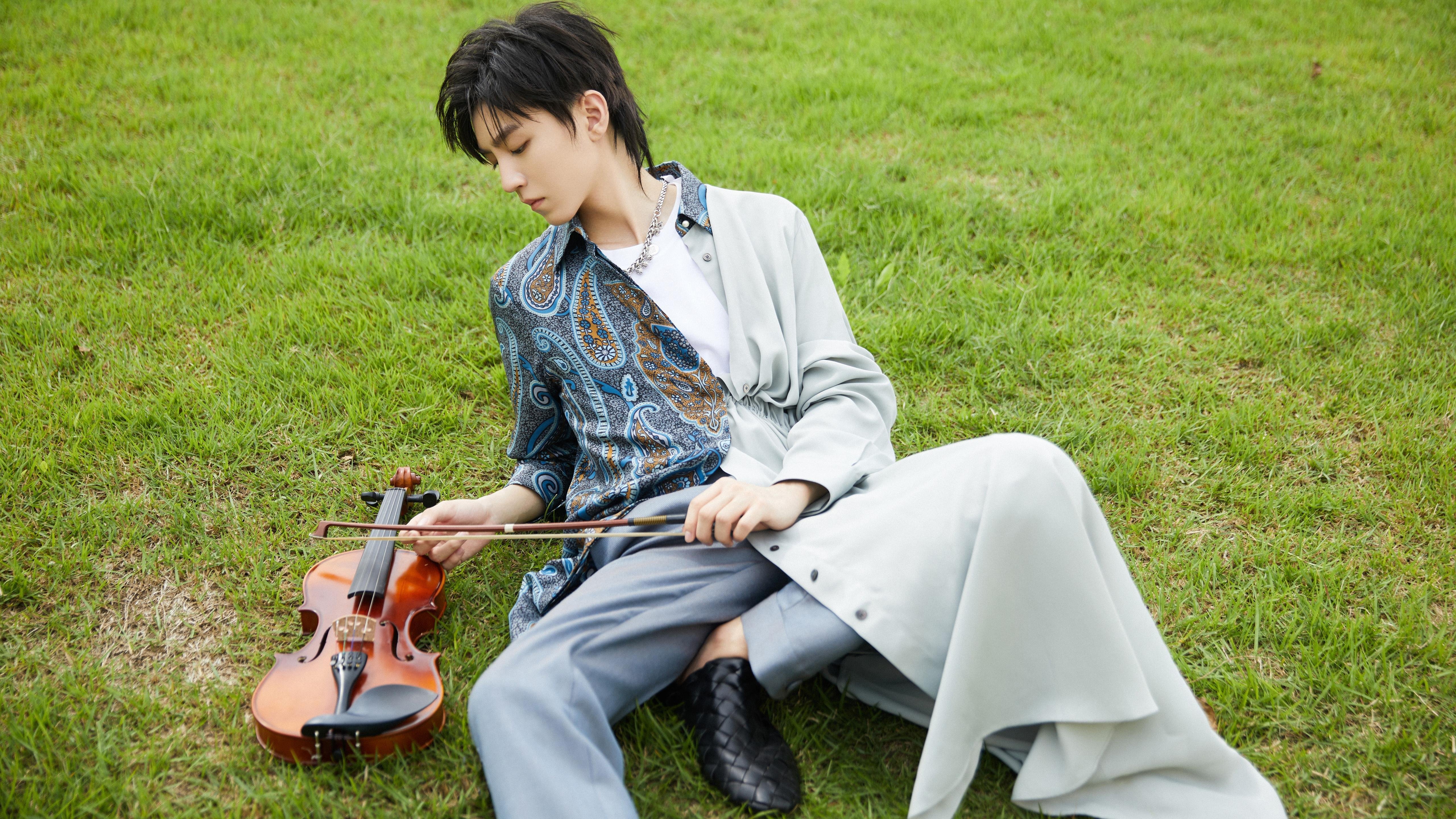 黄蜂围猎灰熊,F1年度争冠的生态链绞杀